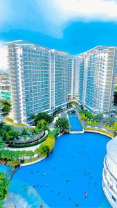 Bazén v ubytování Azure Urban Beach Resort Residences nebo v jeho okolí