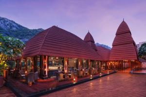 Pemandangan gunung umum atau pemandangan gunung yang diambil dari resort