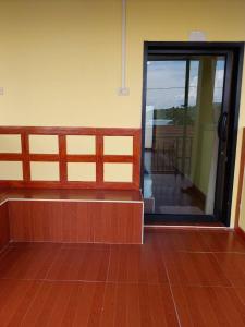 Uma varanda ou terraço em Phi Phi Sand Sea View Resort