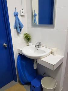 a bathroom with a sink and a toilet and a mirror at BLUE DOME (Santorini) @ Night Market, Cameron Highlands in Brinchang