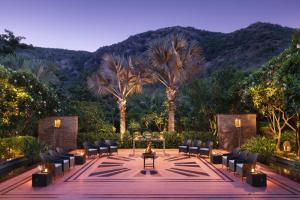 Pemandangan gunung umum atau pemandangan gunung yang diambil dari resort
