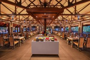 Makanan di atau berdekatan resort