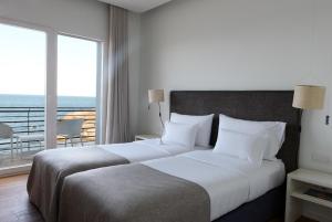 Cama ou camas em um quarto em Hostal Empúries