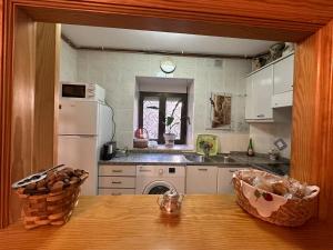 a kitchen with a table and a counter top at La Casa de Quico in Nocedo de Curueño