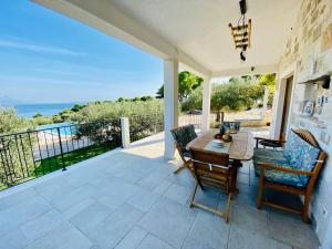Φωτογραφία από το άλμπουμ του Unique villa in olive field with salted swimming pool-Villa Frida σε Sumartin