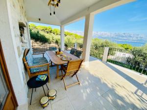 Φωτογραφία από το άλμπουμ του Unique villa in olive field with salted swimming pool-Villa Frida σε Sumartin