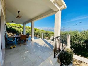 Φωτογραφία από το άλμπουμ του Unique villa in olive field with salted swimming pool-Villa Frida σε Sumartin