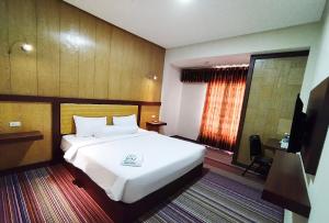 Postel nebo postele na pokoji v ubytování Hotel Syariah GS Lampung Culture, Bandar Lampung + 16 fotografií