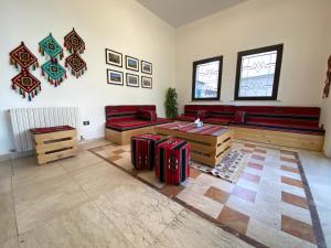 Ein Sitzbereich in der Unterkunft Lemon Tree Residence
