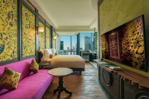 Voodi või voodid majutusasutuse The Orient Jakarta, a Royal Hideaway Hotel toas