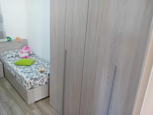 a small childs bed in a corner of a room at Casa del Contadino in Vittoria