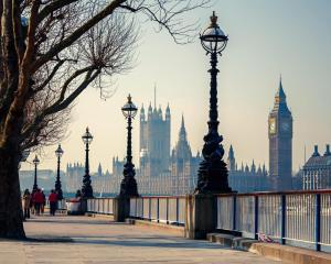 a view of the big ben clock tower and houses of parliament at Modern Spacious 2-Bed Apartment in London in Bromley