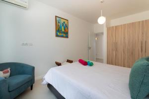 Voodi või voodid majutusasutuse Luxury beachfront duplex, Coin de Mire view / 3Bed toas