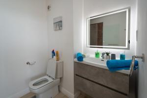 Vannituba majutusasutuses Luxury beachfront duplex, Coin de Mire view / 3Bed