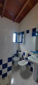a bathroom with a toilet and a sink at Casa Torre in Palmeira