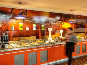 Comida no hotel ou em algum lugar perto