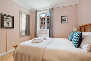 a bedroom with a bed with towels on it at Lovely Apartment in Central York - Pass the Keys in York