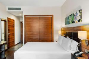 Posteľ alebo postele v izbe v ubytovaní Hilton Garden Inn Sevilla