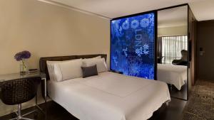 Cama ou camas em um quarto em Park Plaza London Riverbank