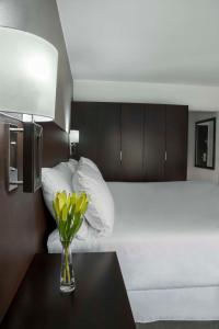 Letto o letti in una camera di NH Iquique Costa