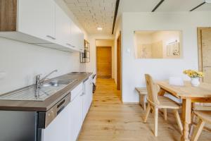 Kuchyň nebo kuchyňský kout v ubytování Käferberghof im Burgenland, Komfortzimmer mit Frühstück, Bed & Breakfast, Urlaub am Bauernhof