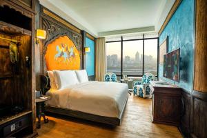 Voodi või voodid majutusasutuse The Orient Jakarta, a Royal Hideaway Hotel toas