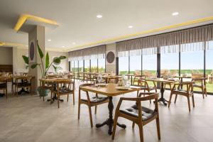 Restaurace v ubytování Ramada by Wyndham Cesme