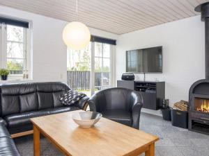 Istumisnurk majutusasutuses 10 person holiday home in Ulfborg