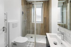 Koupelna v ubytování Loft british au pied du Mont ! + 17 fotografií