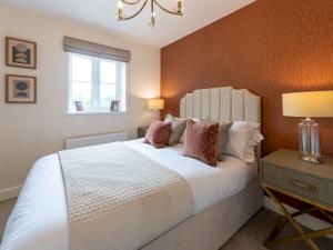 a bedroom with a large white bed and a window at Pass the Keys Contemporary 2 bedroom home in Ludlow