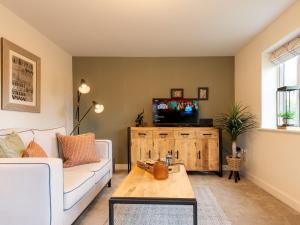 a living room with a couch and a tv at Pass the Keys Contemporary 2 bedroom home in Ludlow