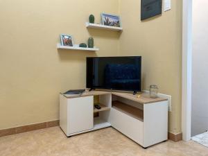 TV a/nebo společenská místnost v ubytování Ca' Bea with AC and Terrace