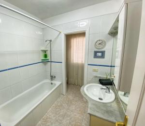 A bathroom at Hugo's holiday apartment in Costa del Silencio