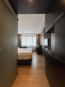 a bedroom with a bed and a window at Hotel am Karlstor in Karlsruhe