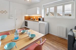 Kuchyň nebo kuchyňský kout v ubytování L'Escale de la baie ! + 10 fotografií