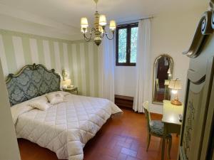 a bedroom with a bed and a table and a mirror at Hotel Rifugio la Foresta in Vallombrosa