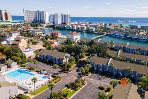 una vista aérea de un complejo con una masa de agua en SOUTH BAY BY THE GULF- Private beach access, Community pool, Foosball, en Destin