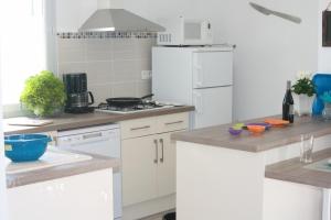 Cucina o angolo cottura di Gite Le Petit Luberon LISIANTHUS