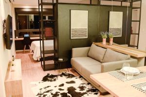 a living room with a couch and a bunk bed at Studio 308 no Parque Una com garagem in Pelotas