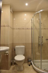 A bathroom at Hotel Iceberg Bansko
