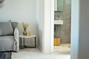 Ванная комната в Boutique Mykonos Villa - Heated Hot-Tub - Wonderful views - Villa Heart - Agia Sofia