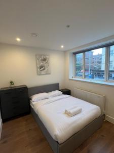 a bedroom with a large bed with a window at Sleep 10 London Chelsea Bridge Tower bridge WRC in London