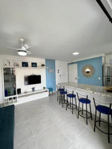 Kuchyň nebo kuchyňský kout v ubytování Apto novo com AC 1 quadra da praia Guaratuba PR