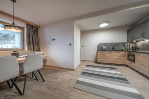 Kuchyňa alebo kuchynka v ubytovaní Bergmomente Apartments