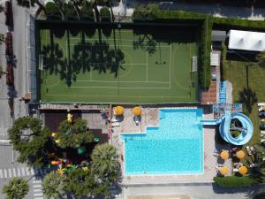 an overhead view of a pool and a tennis court at Camping Villaggio Calypso in Cupra Marittima