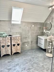 a bathroom with a sink and a mirror at Chez Régine, 45m2 privés in Schiltigheim