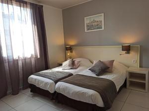 Postel nebo postele na pokoji v ubytování Hotel Restaurant Miramar L'orchidée