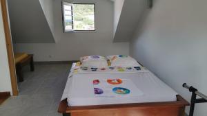 a small bedroom with a bed in a room at Cap des Anses in Sainte-Anne