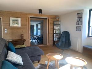 Posezení v ubytování Le Sarana : 75m2, calme, belle vue avec terrasse.