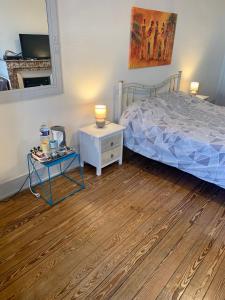 Ένα ή περισσότερα κρεβάτια σε δωμάτιο στο vaste chambre familiale